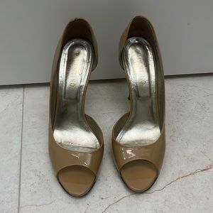 Valentino nude patent leather peep toe pump, size 40